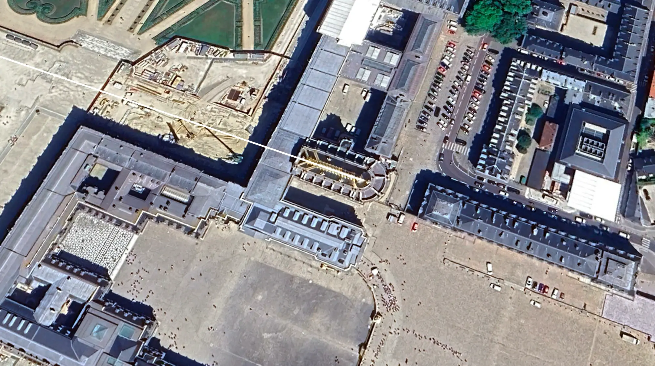 The Alignment line leaving Versailles.