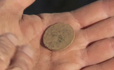 Britannia coin, 17th century (Lot 32, S09E13)
